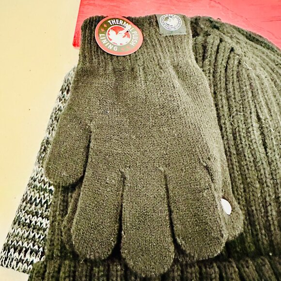 CANADA WEATHER GEAR 3-PIECE KNIT 2 HATS BEANIE AND 1 PAIR GLOVES GIFT SET - Picture 4 of 8